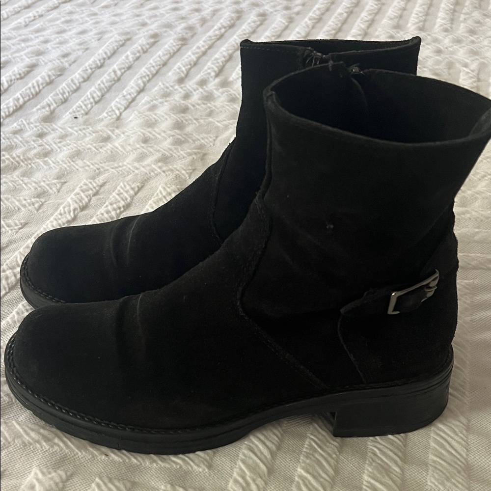 La CANADIENNE Black Suede Ankle Boots